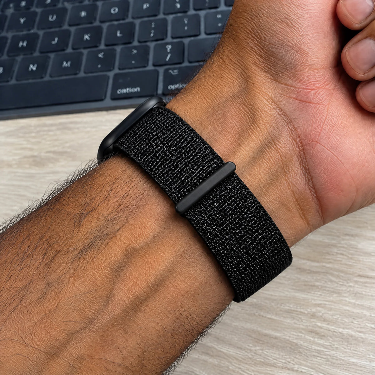 Bracelet Apple Watch Flyne - tissé - nylon - noir