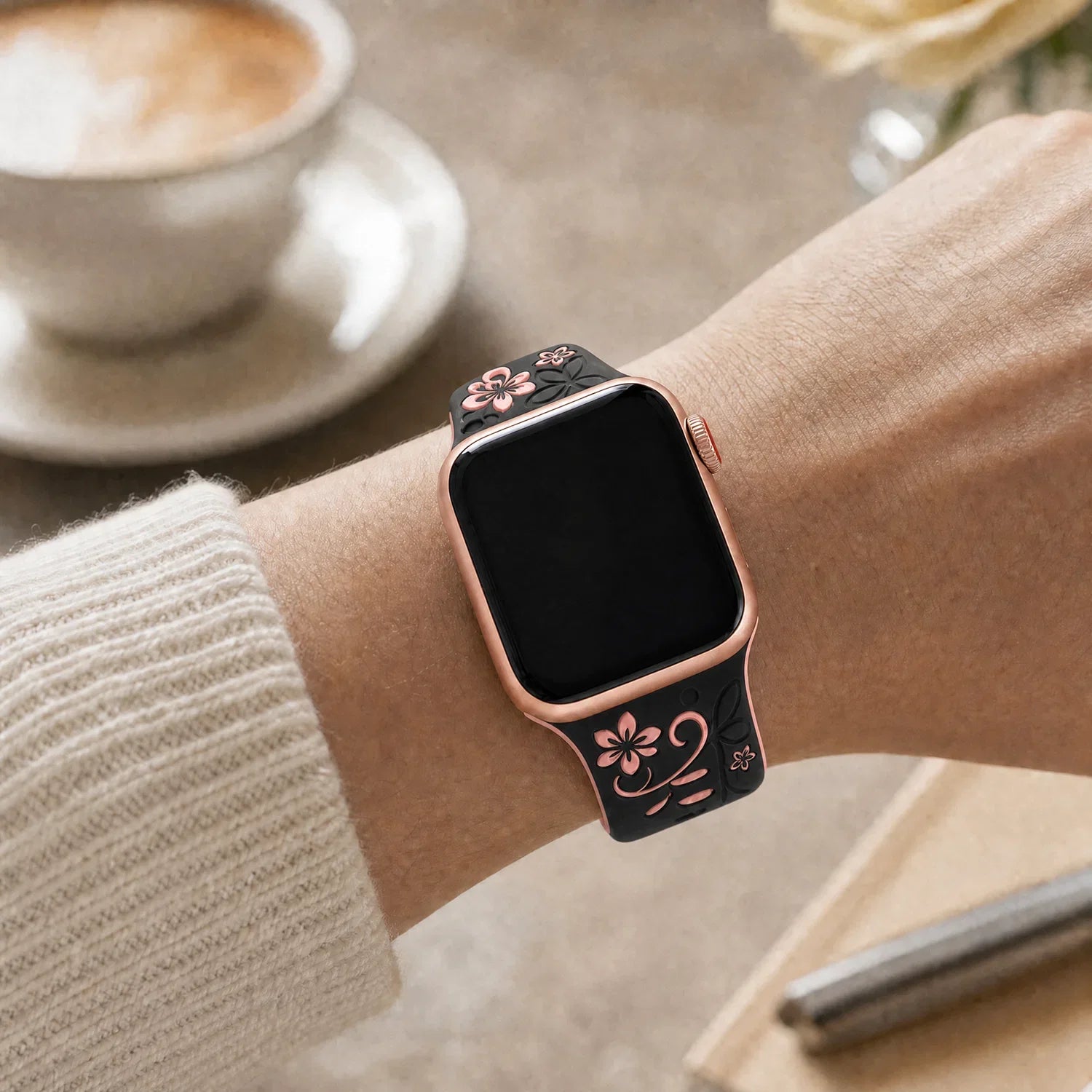 Bracelet Apple Watch Livia à imprimé floral – silicone – Noir