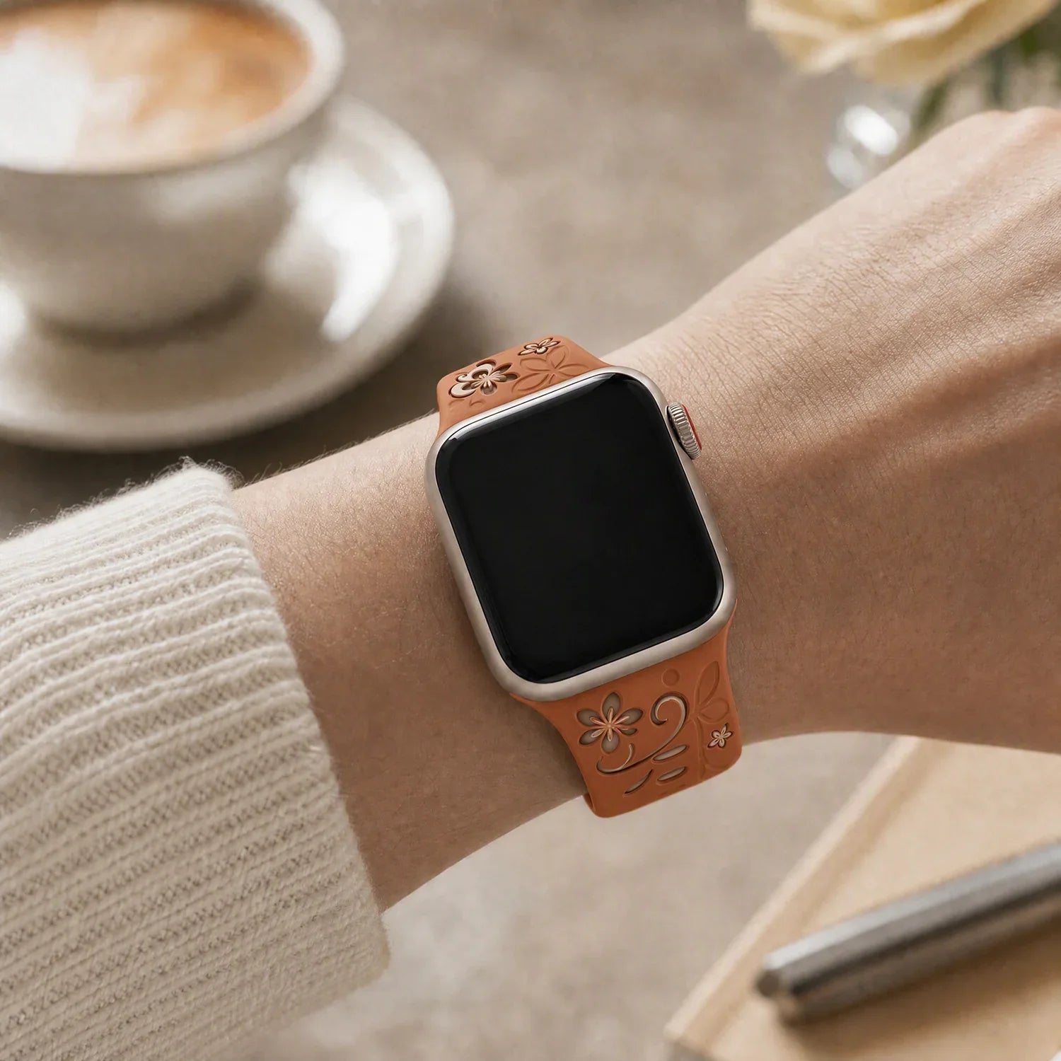Bracelet Apple Watch Livia à imprimé floral – silicone – Marron