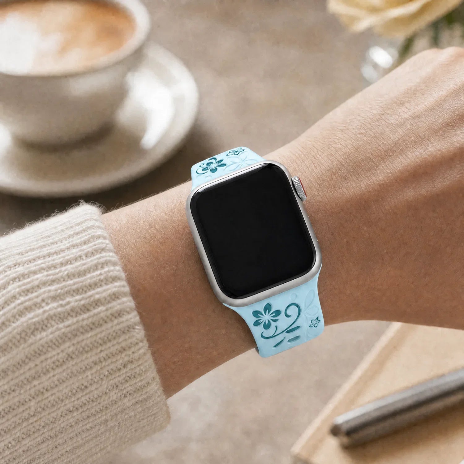 Bracelet Apple Watch Livia à imprimé floral – silicone – bleu clair