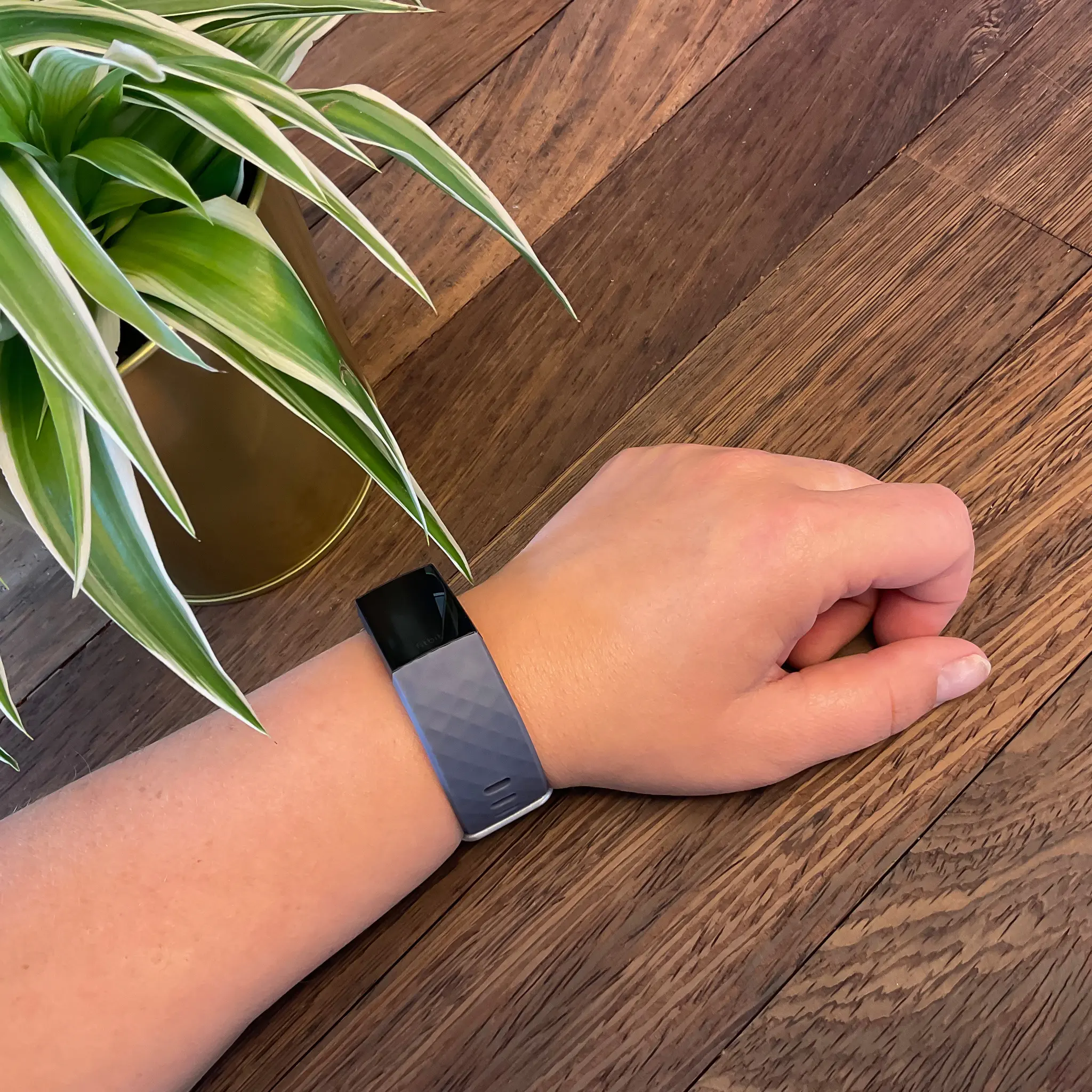 Fitbit charge 3 deals vs vivomove hr