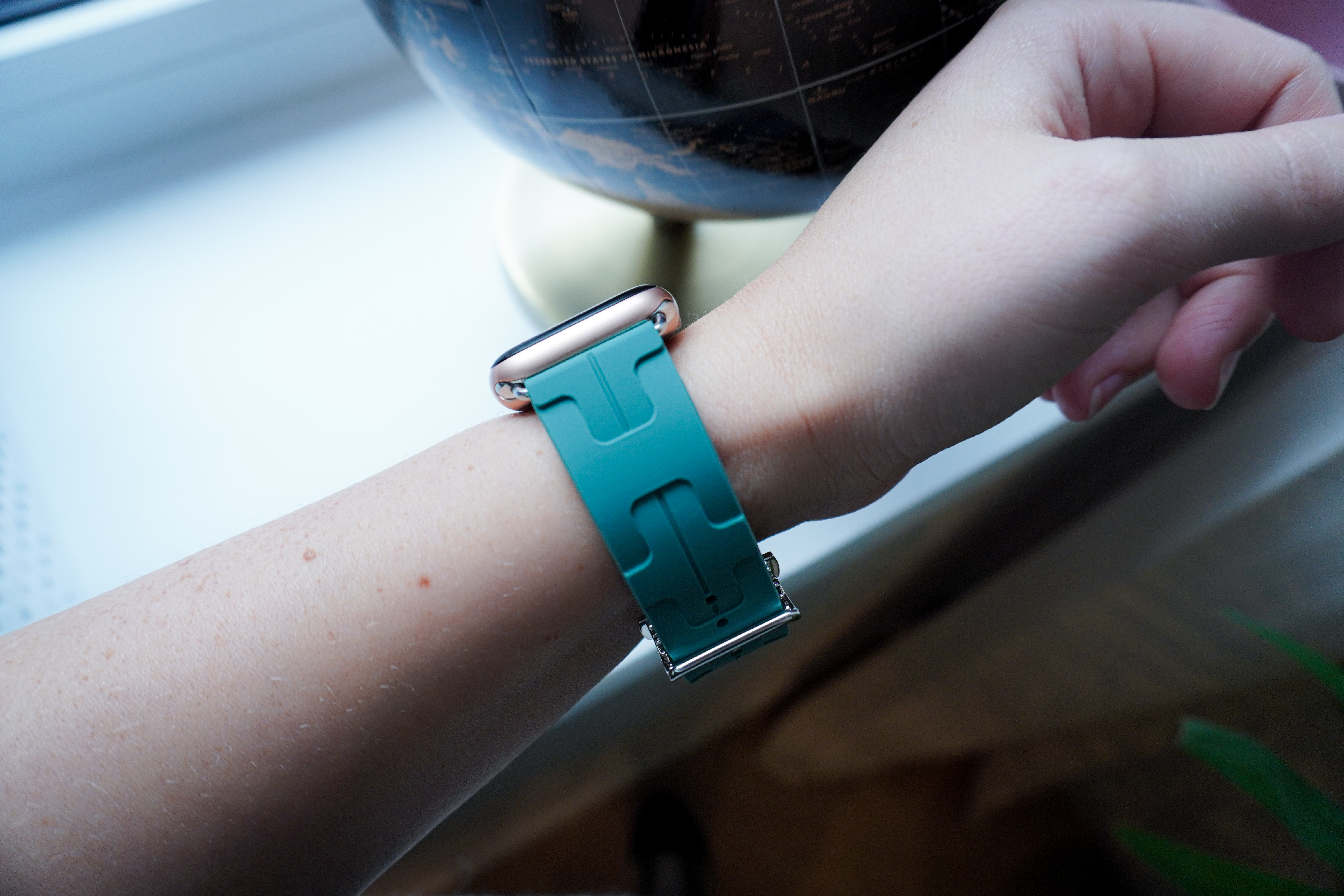 Bracelet sport Hermès simple tour kilim Apple Watch - vert sapin