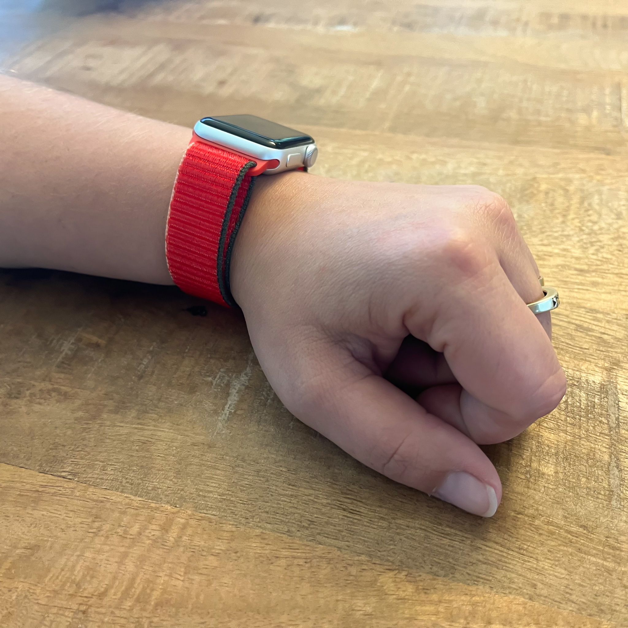 Bracelet boucle sport en nylon Apple Watch - fraise