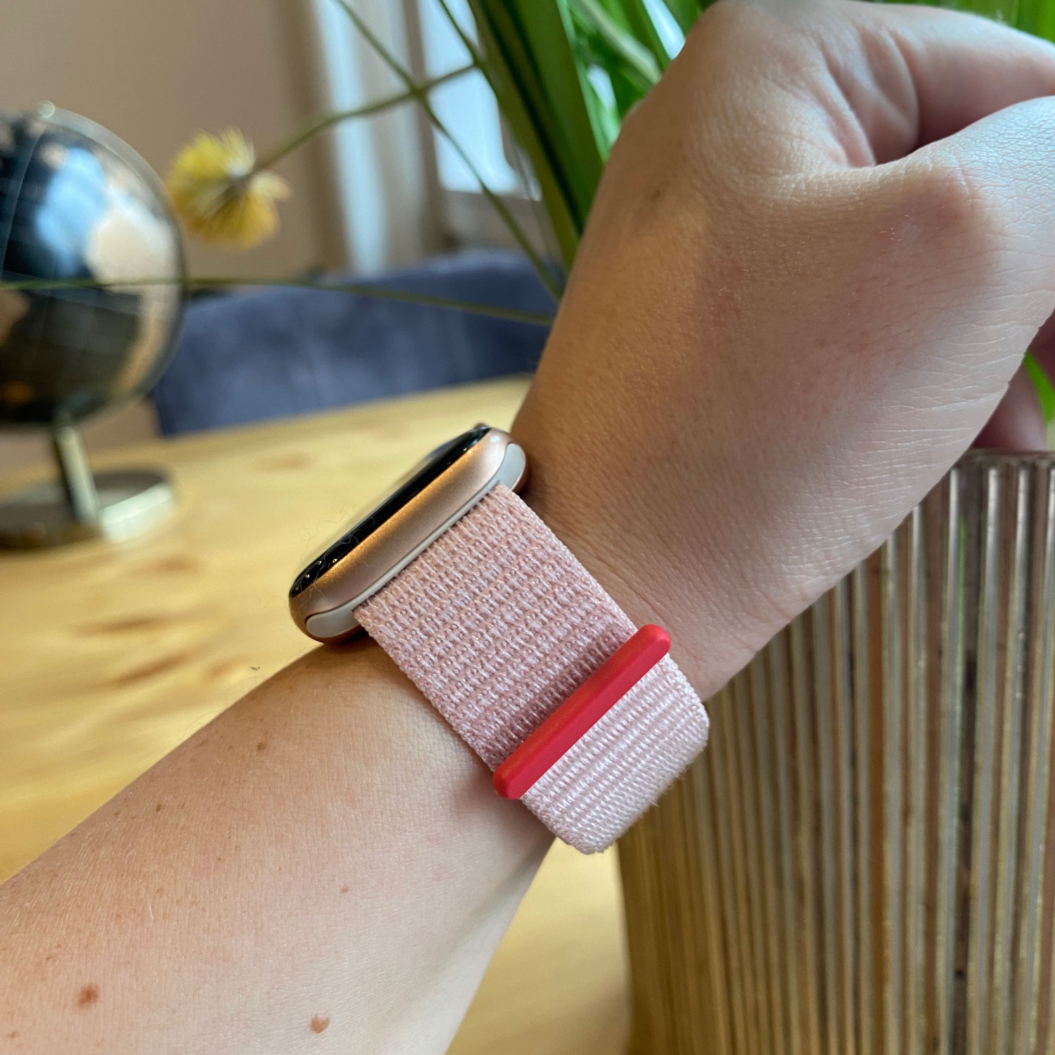 Bracelet boucle sport en nylon Apple Watch - rose pâle