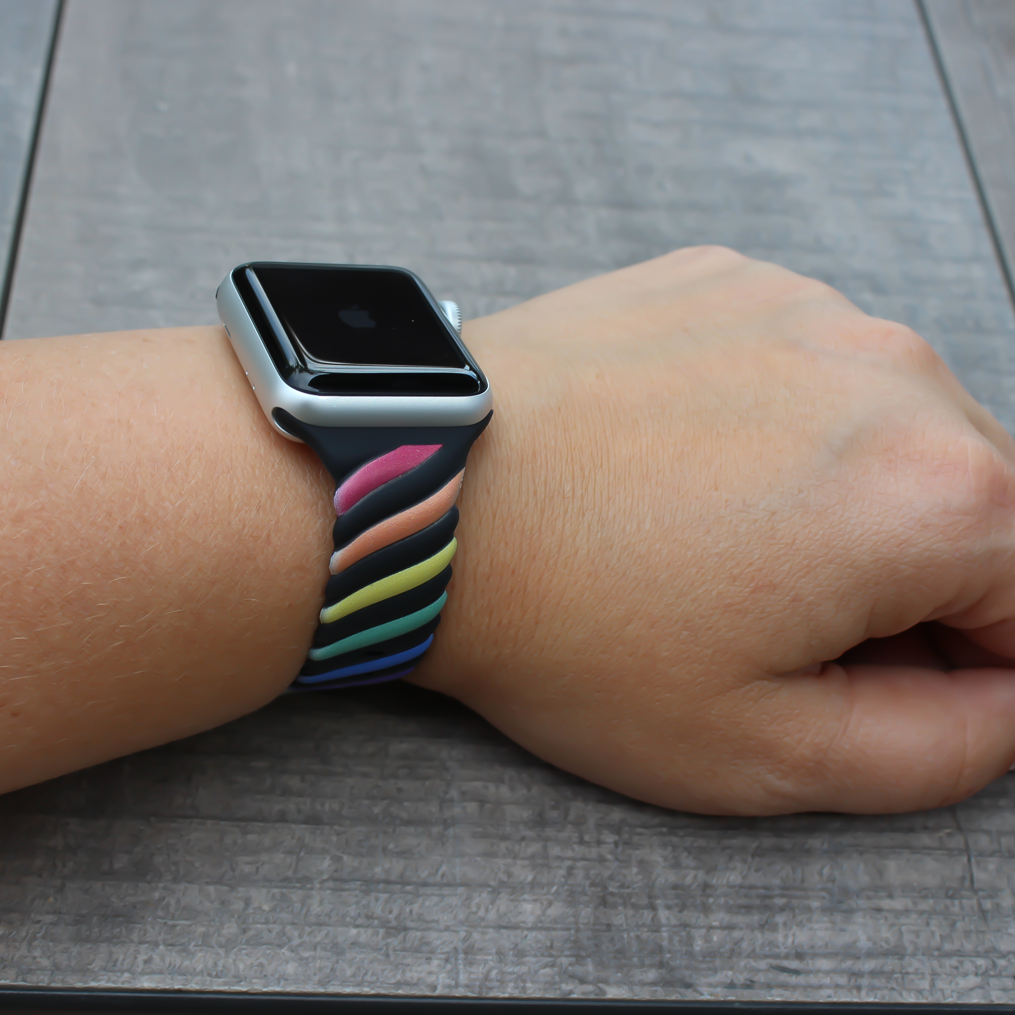 Bracelet sport swirl Apple Watch - noir coloré