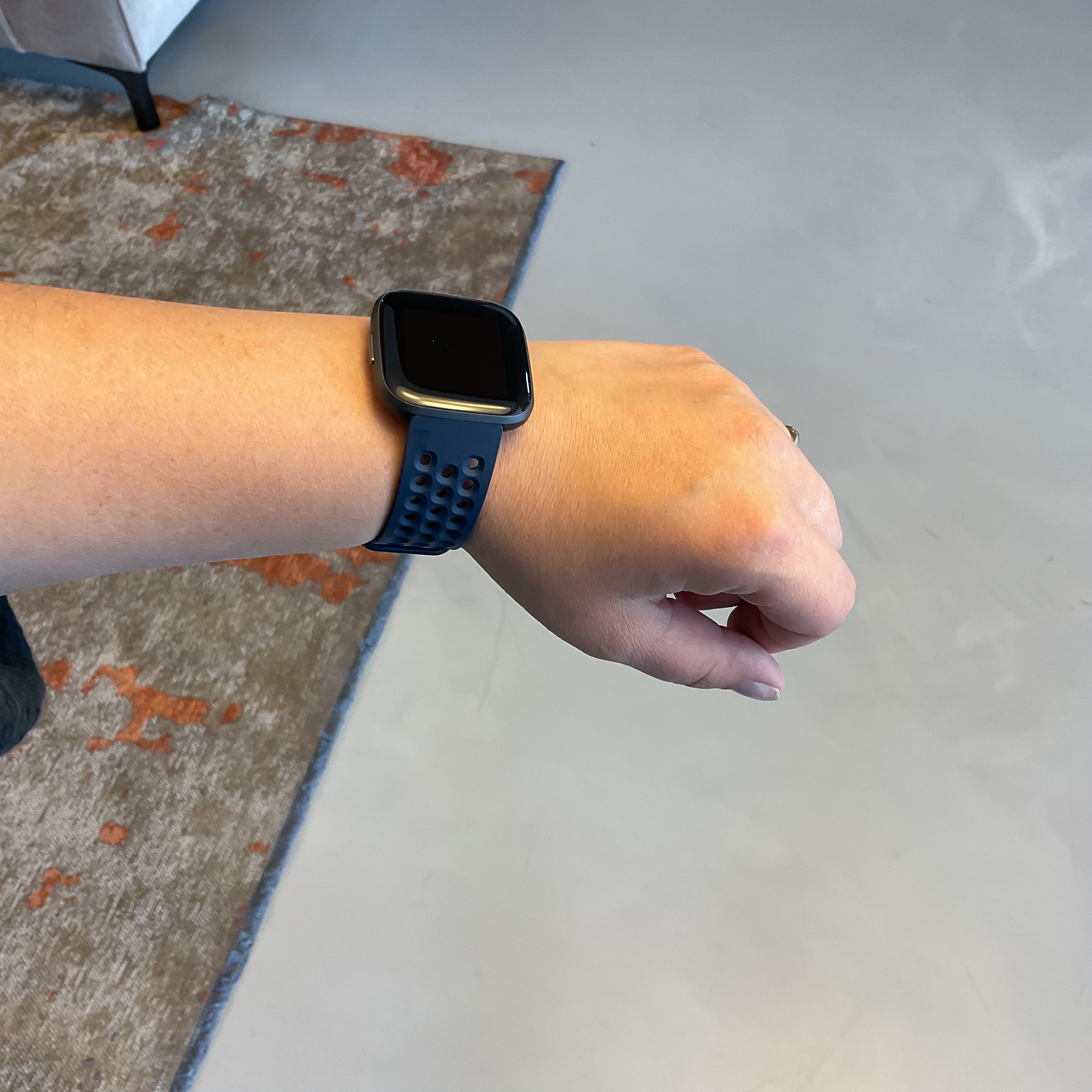 Bracelet sport point Fitbit Versa - bleu foncé