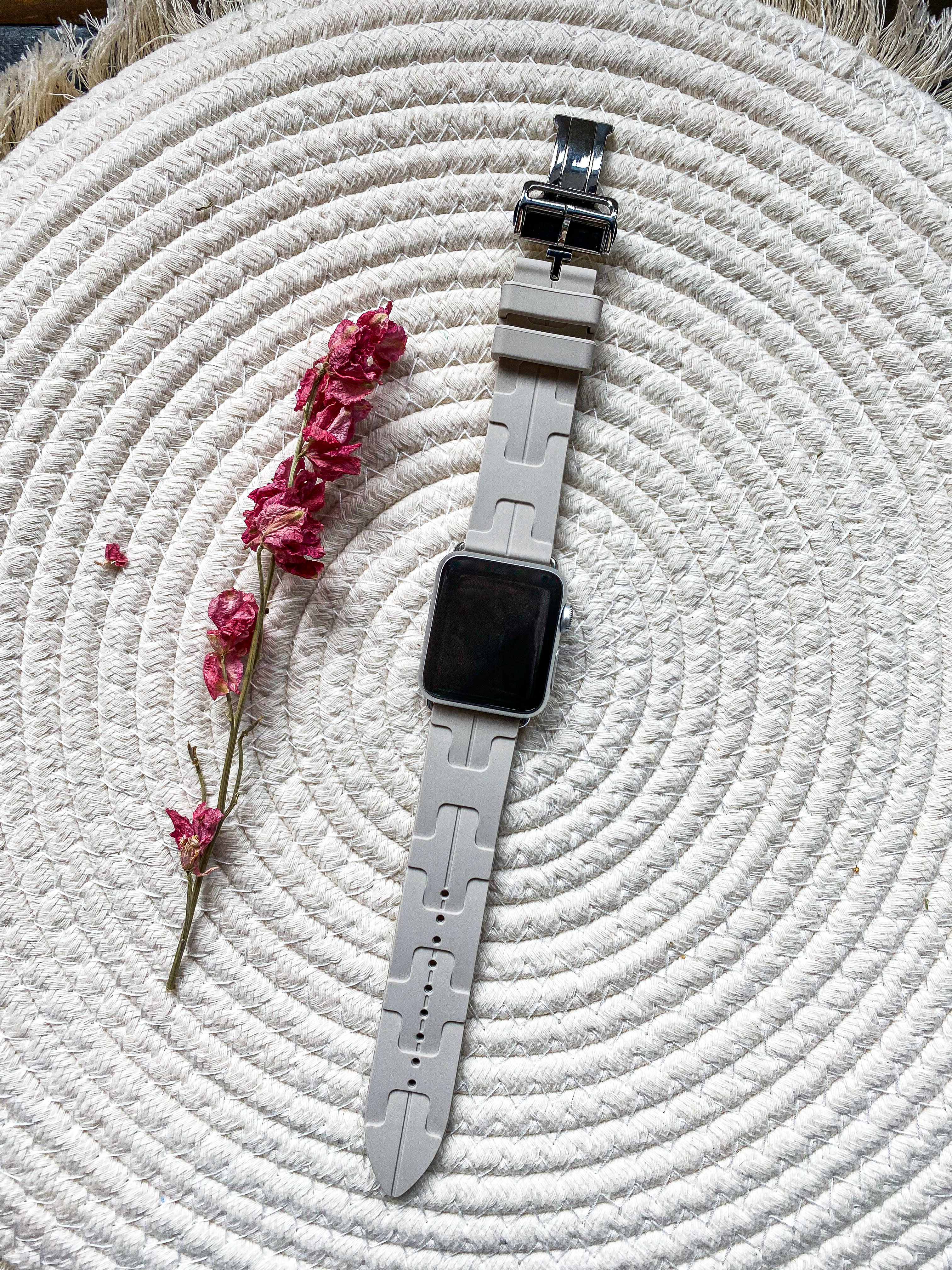 Bracelet sport Hermès simple tour kilim Apple Watch - lumière stellaire